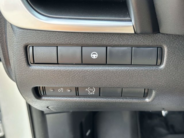 Used 2023 Nissan Rogue SV AWD/4WD image 14