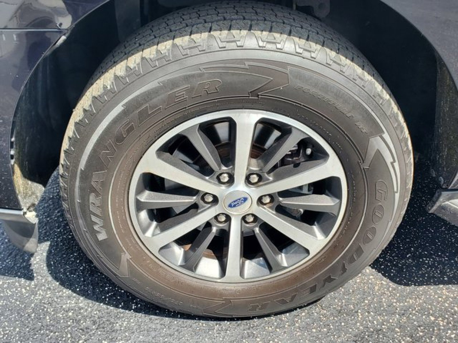 Used 2019 Ford Expedition Max XLT w/ Equipment Group 201A image 4