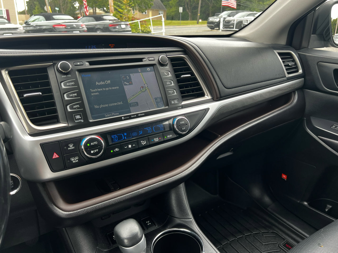 Used 2017 Toyota Highlander Limited image 13