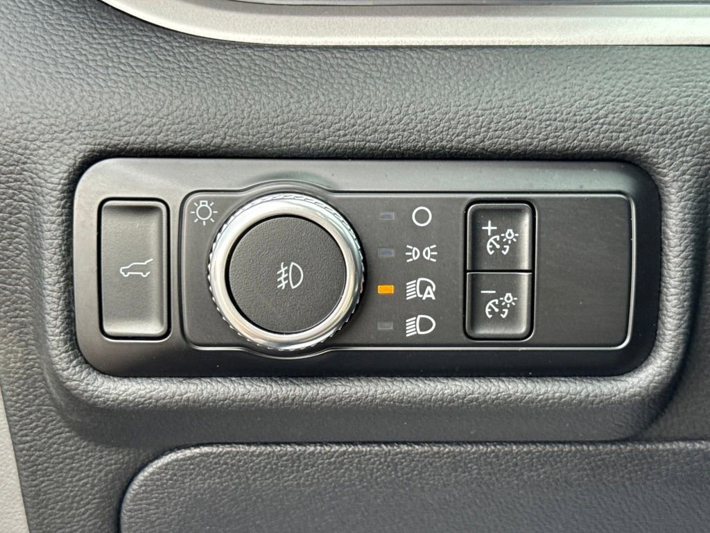 Used 2023 Ford Explorer XLT w/ Equipment Group 202A image 34