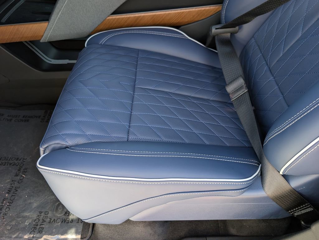New 2026 Cadillac Vistiq Premium Luxury w/ LPO, Floor Liner Package AWD/4WD image 12