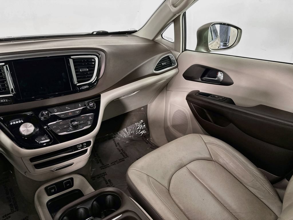 Certified 2018 Chrysler Pacifica Touring-L FWD image 31