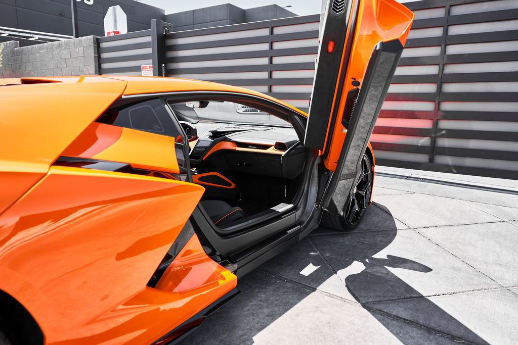 Used 2024 Lamborghini Revuelto AWD/4WD image 34