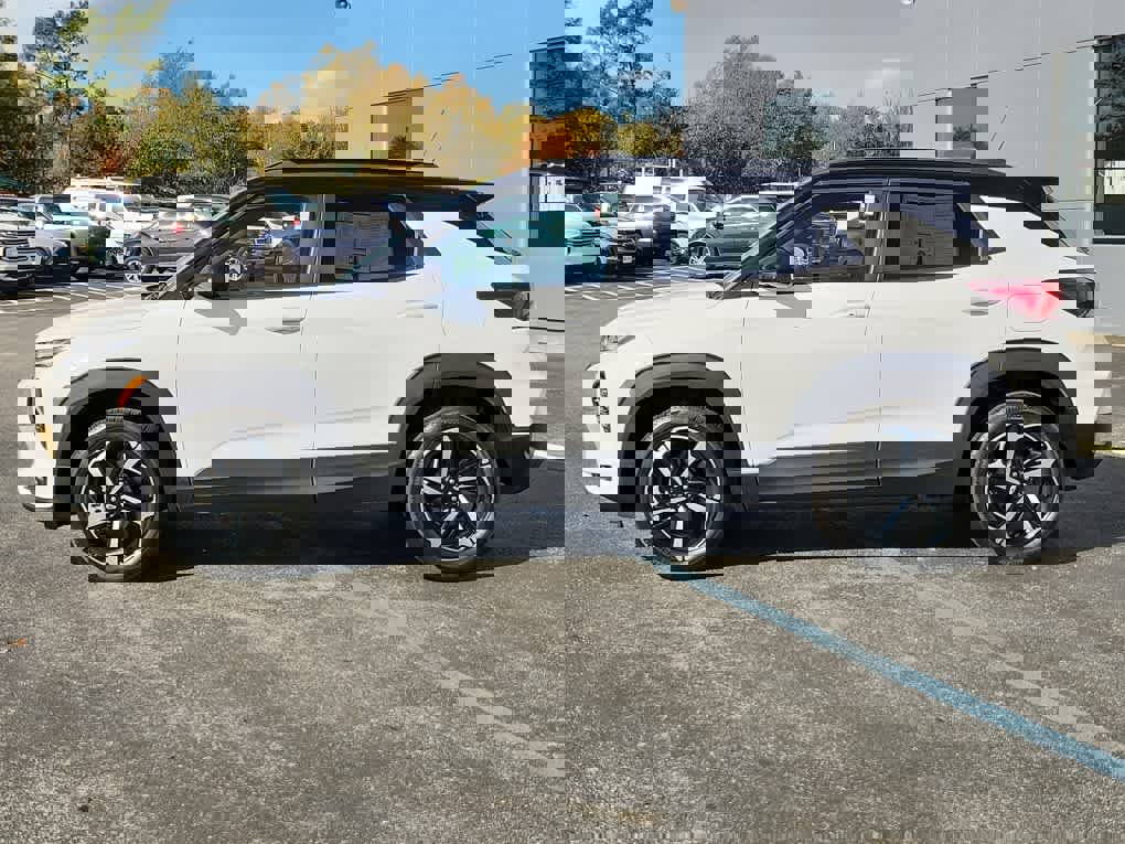 Used 2023 Chevrolet TrailBlazer RS w/ Convenience Package image 5