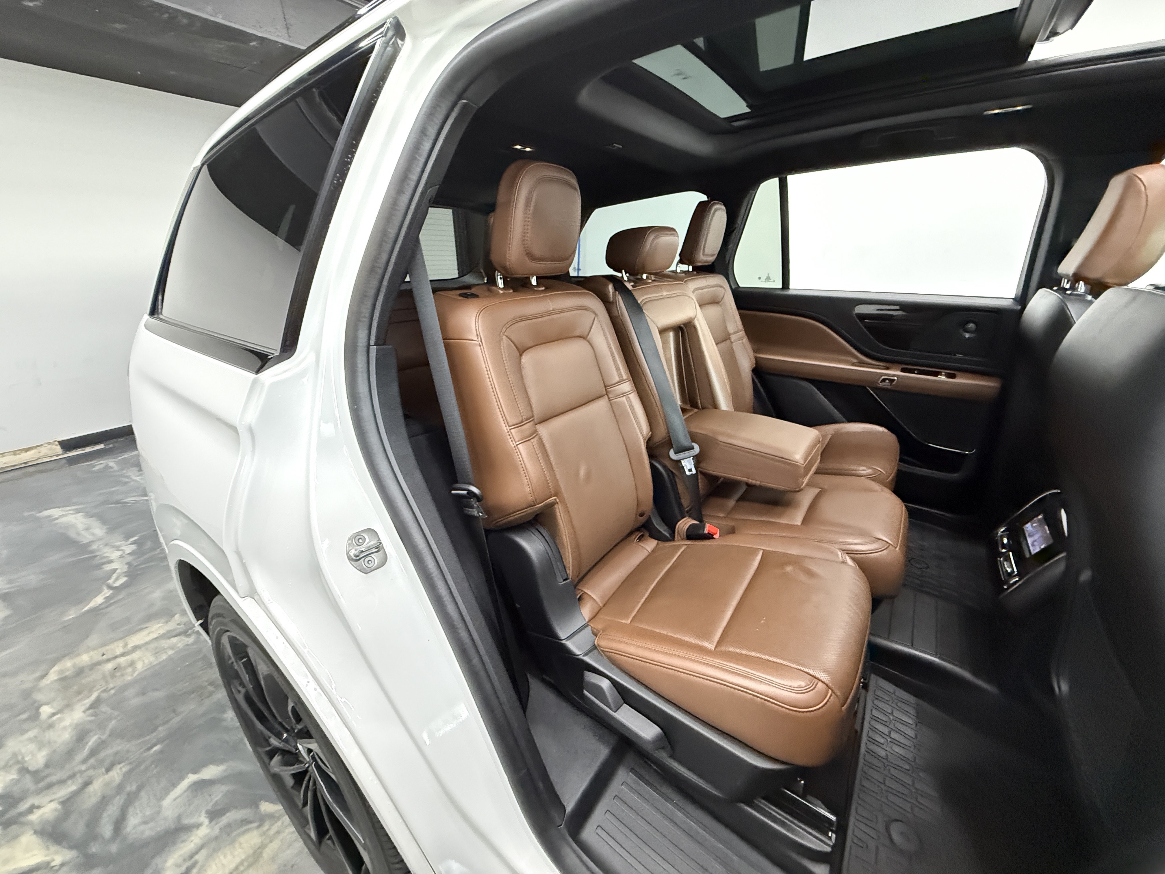 Used 2023 Lincoln Aviator Reserve w/ Jet Appearance Package AWD/4WD image 27