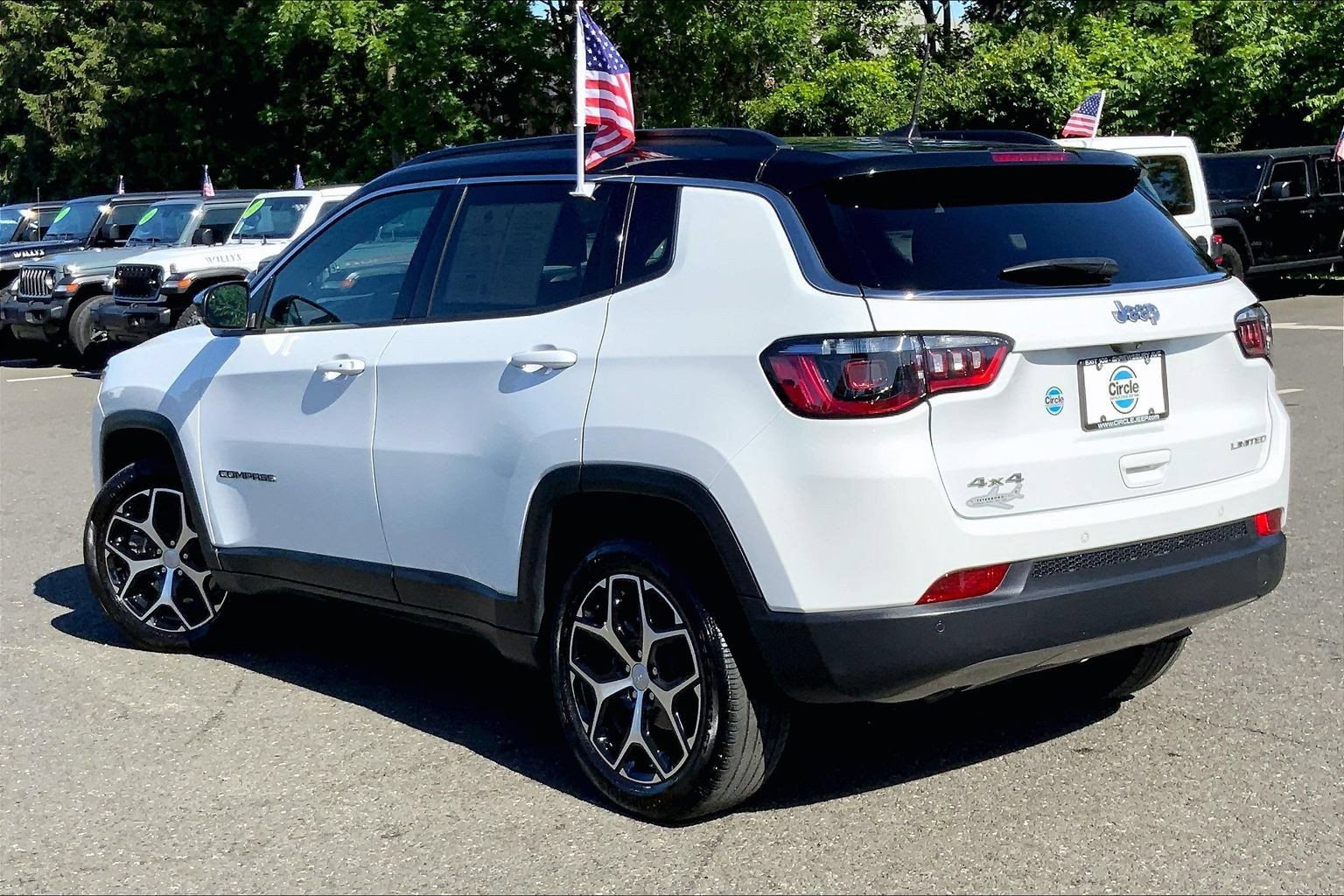 Certified 2024 Jeep Compass Limited w/ Sun and Sound Group AWD/4WD image 10