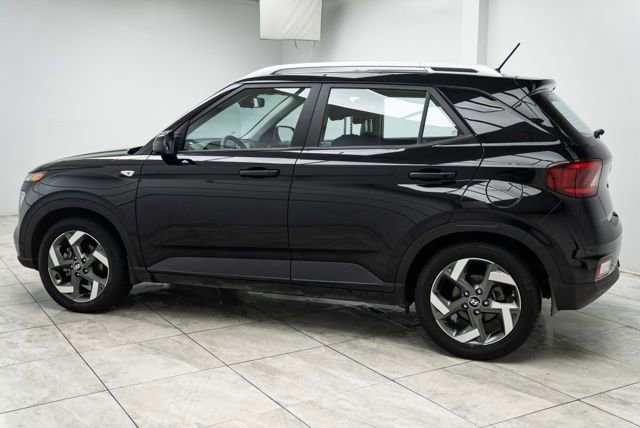 Used 2023 Hyundai Venue SEL image 3