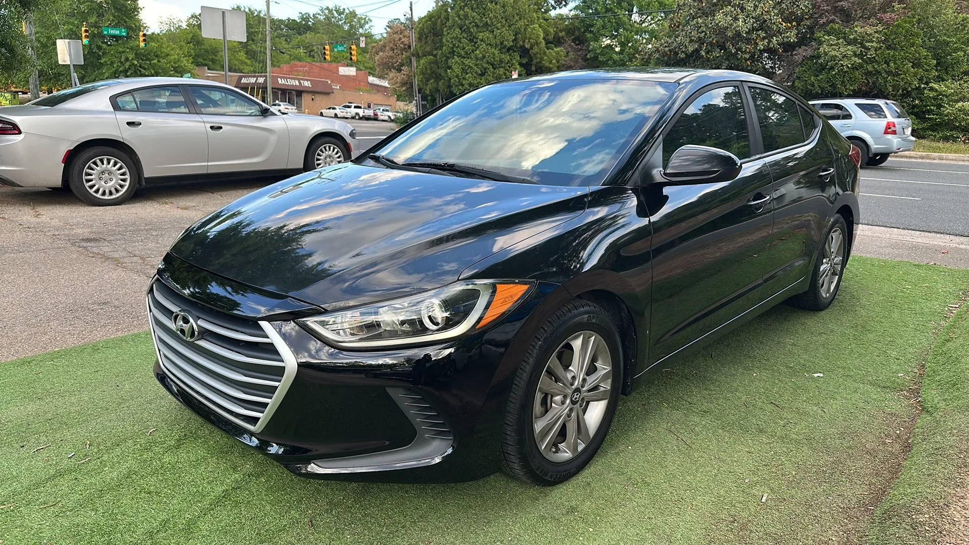 Used 2017 Hyundai Elantra SE FWD image 3