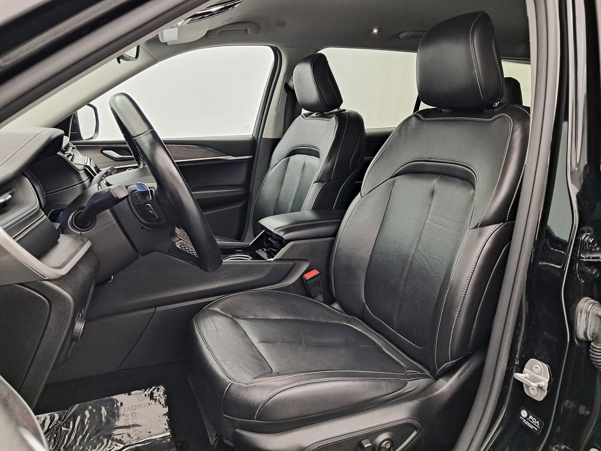 Used 2022 Jeep Grand Cherokee L Limited AWD/4WD image 8