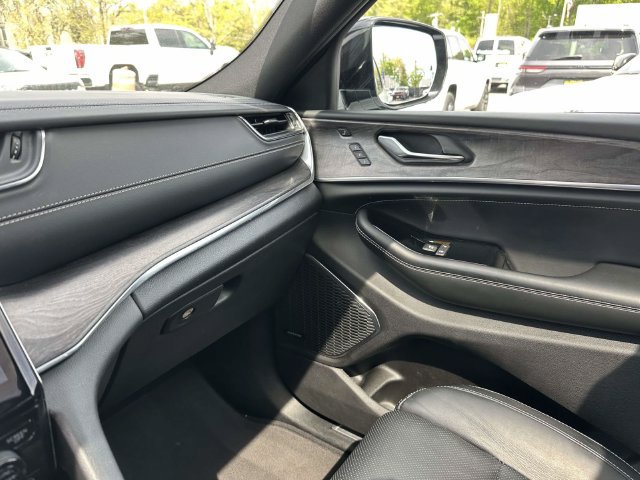 Certified 2024 Jeep Grand Cherokee L Overland w/ Luxury Tech Group IV AWD/4WD image 39