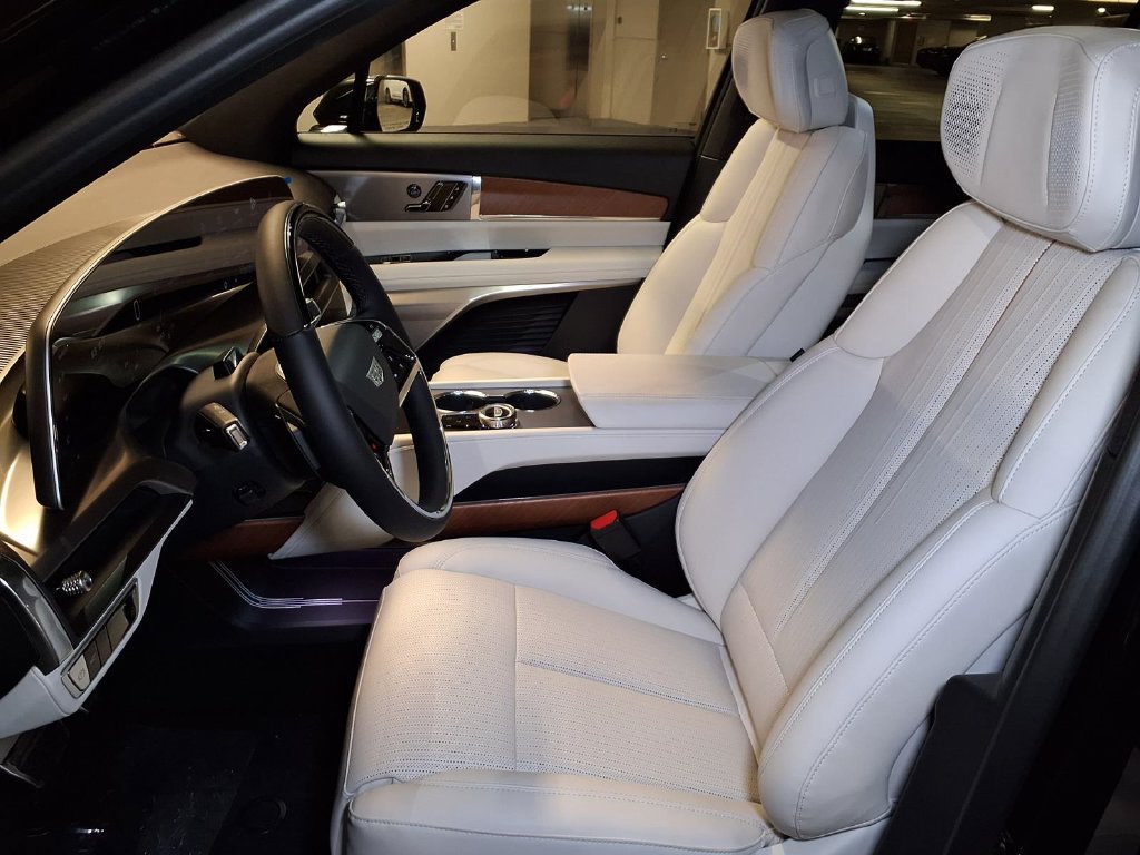 New 2027 Cadillac Vistiq Sport AWD/4WD image 15