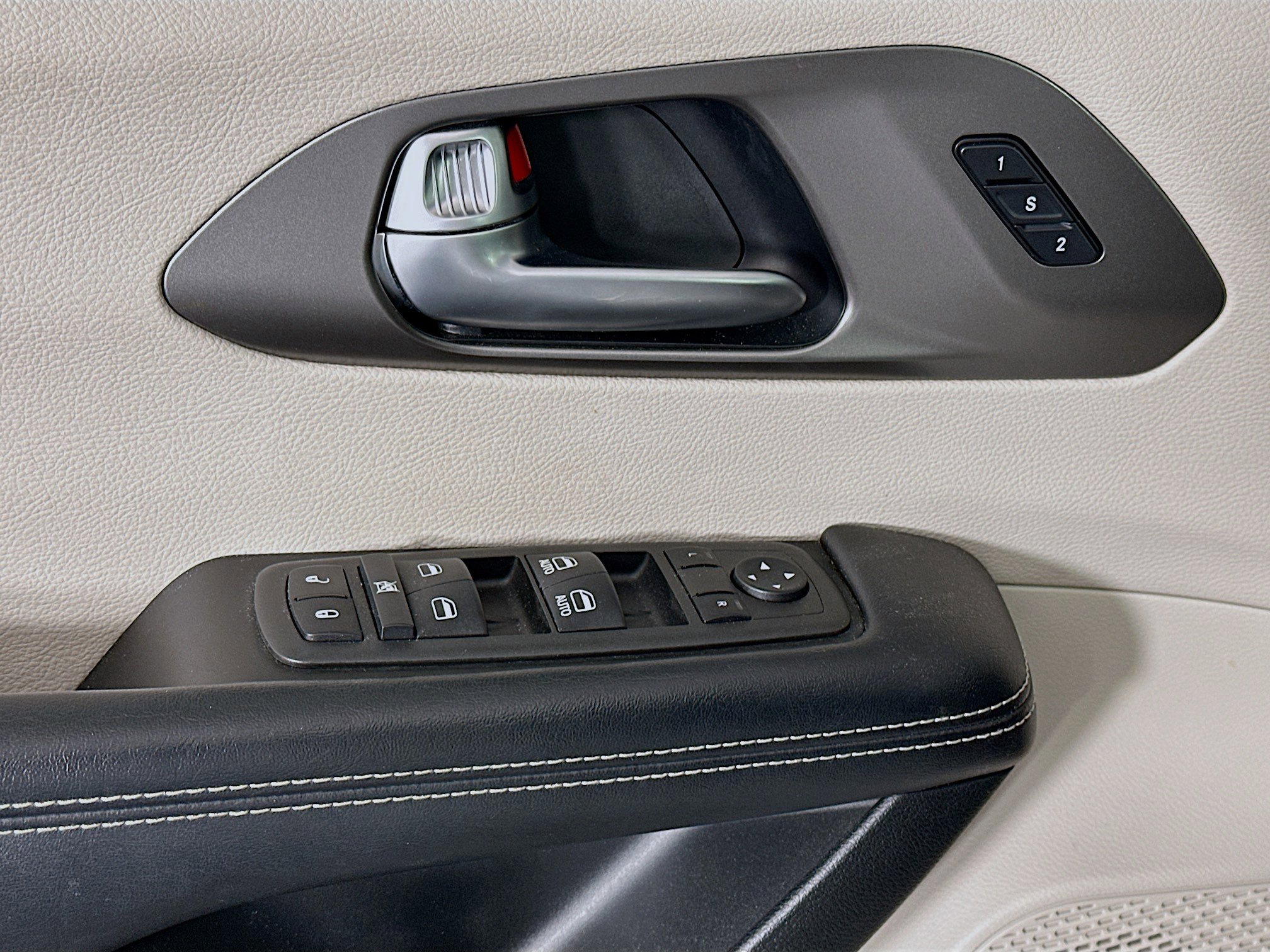 Used 2022 Chrysler Pacifica Touring-L FWD image 15