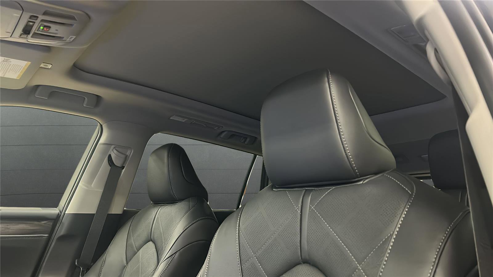 New 2026 Toyota Highlander Platinum image 3