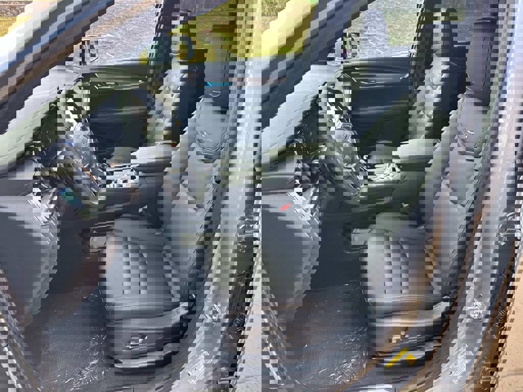 New 2025 Cadillac XT5 Luxury image 14