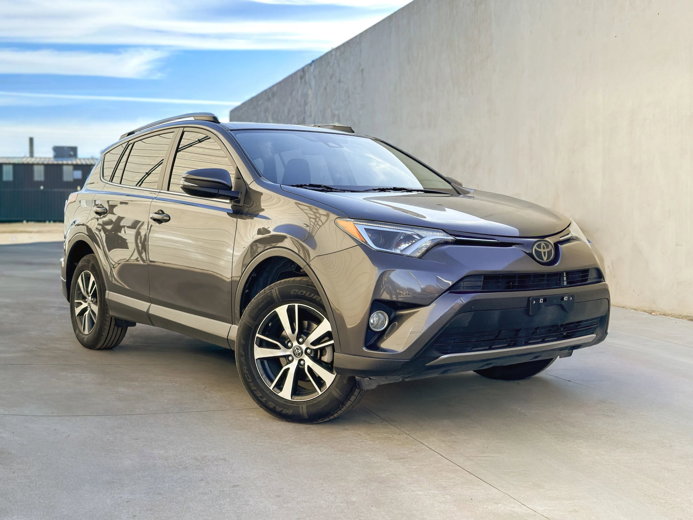 Used 2018 Toyota RAV4 XLE image 1