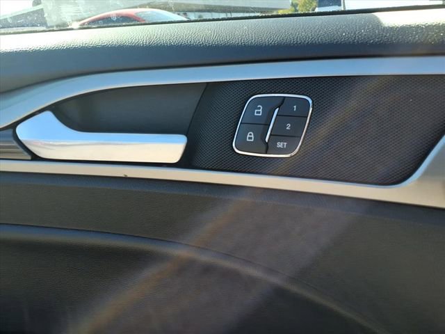 Used 2020 Ford Fusion SEL image 28