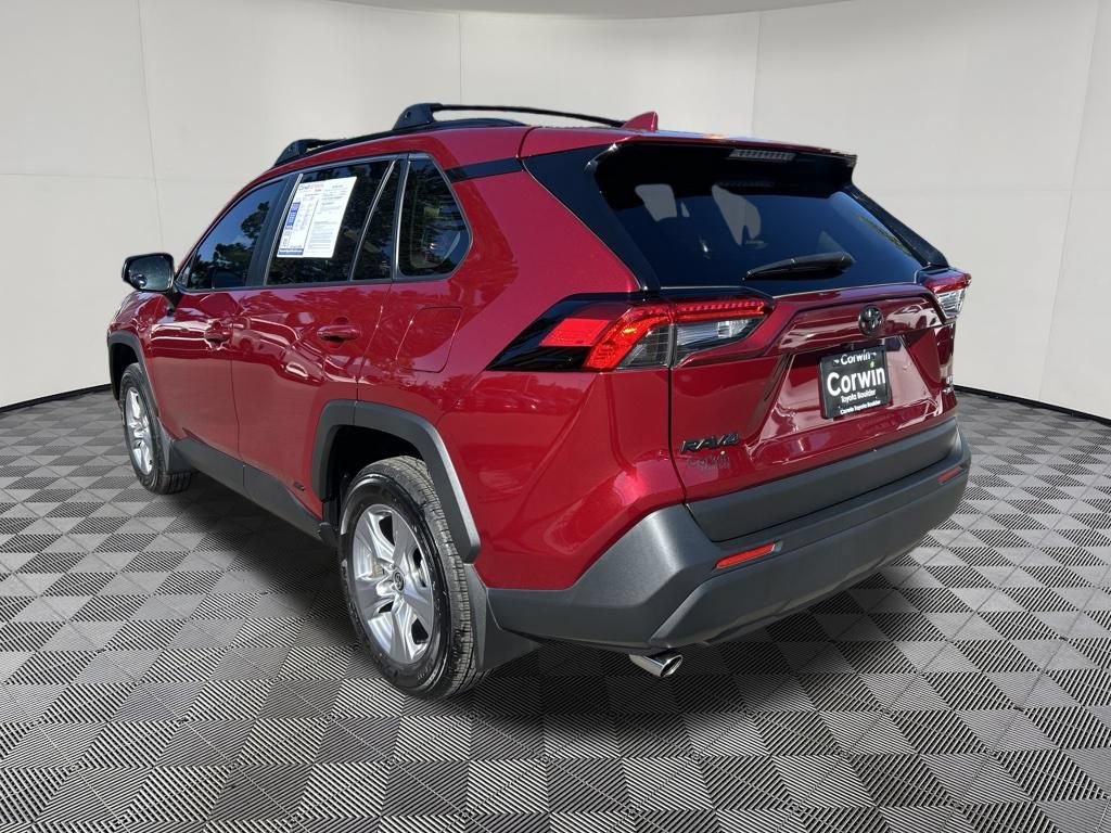 Used 2025 Toyota RAV4 LE AWD/4WD image 5