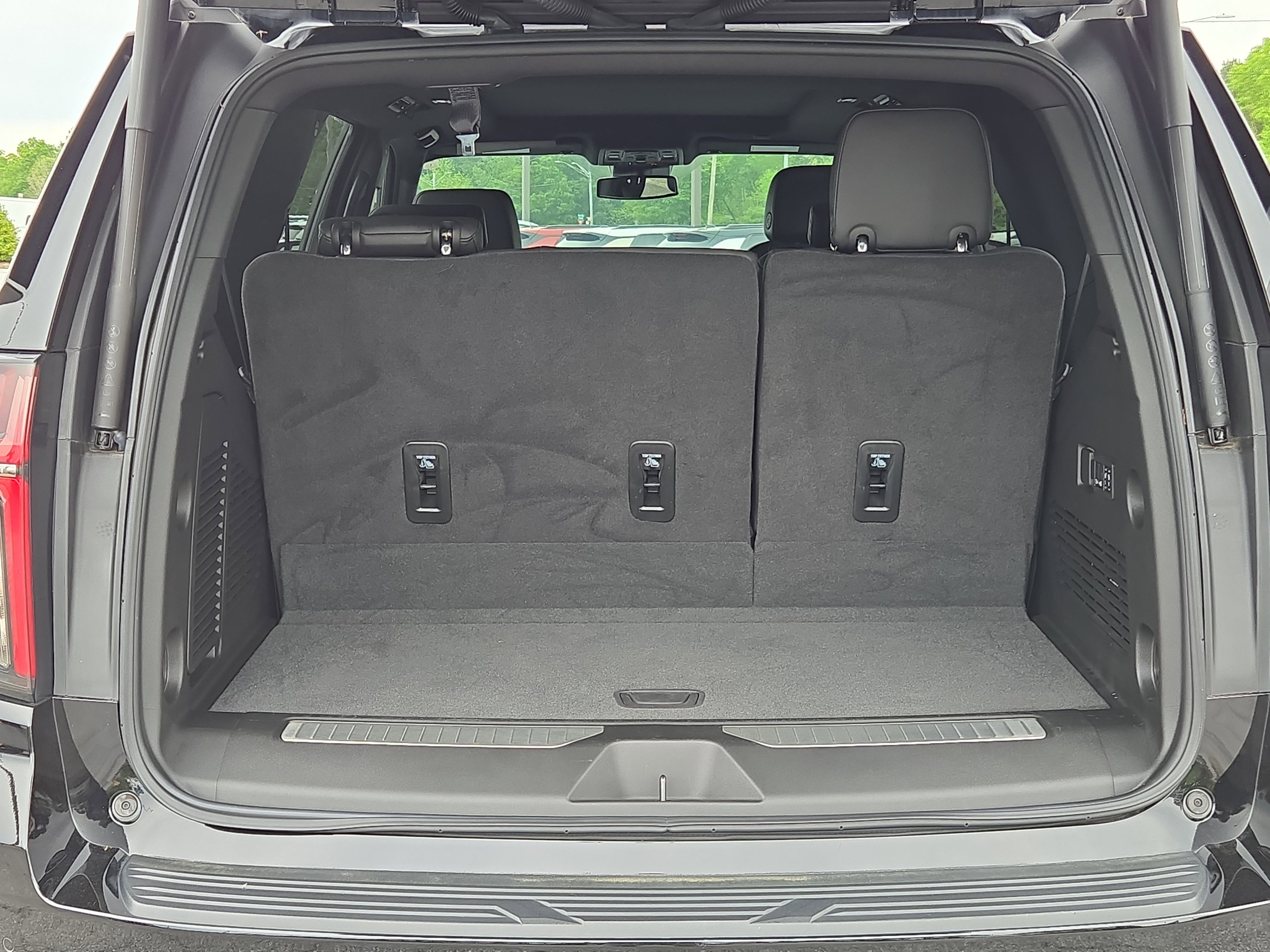 Used 2024 Chevrolet Tahoe Z71 w/ Luxury Package image 13