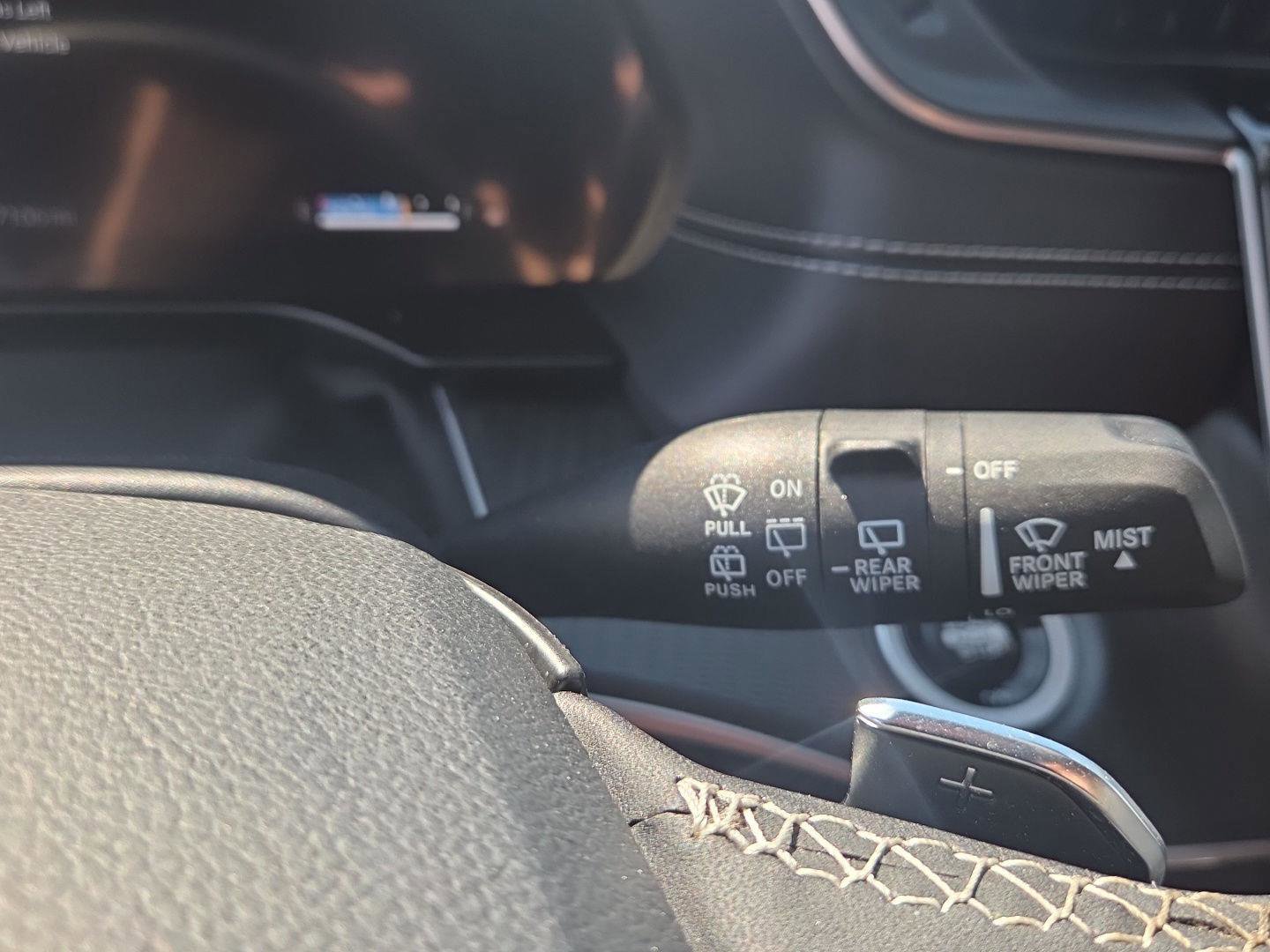 Used 2025 Jeep Grand Cherokee Altitude AWD/4WD image 29