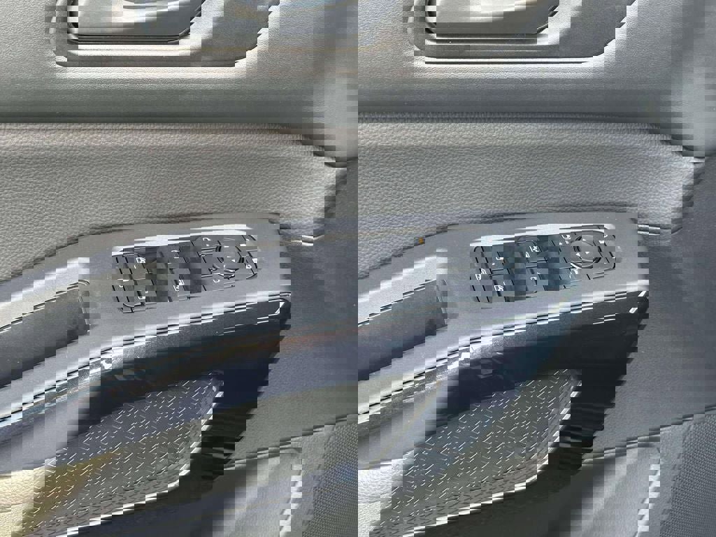 Certified 2025 Nissan Pathfinder S image 17