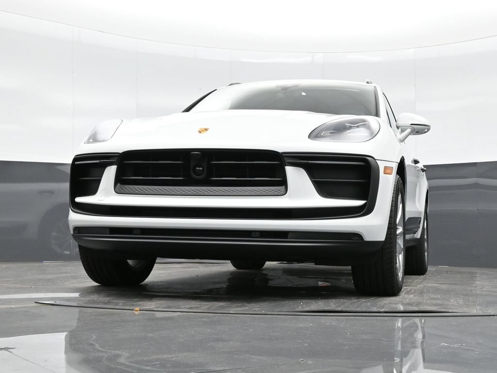 Certified 2026 Porsche Macan AWD/4WD image 41