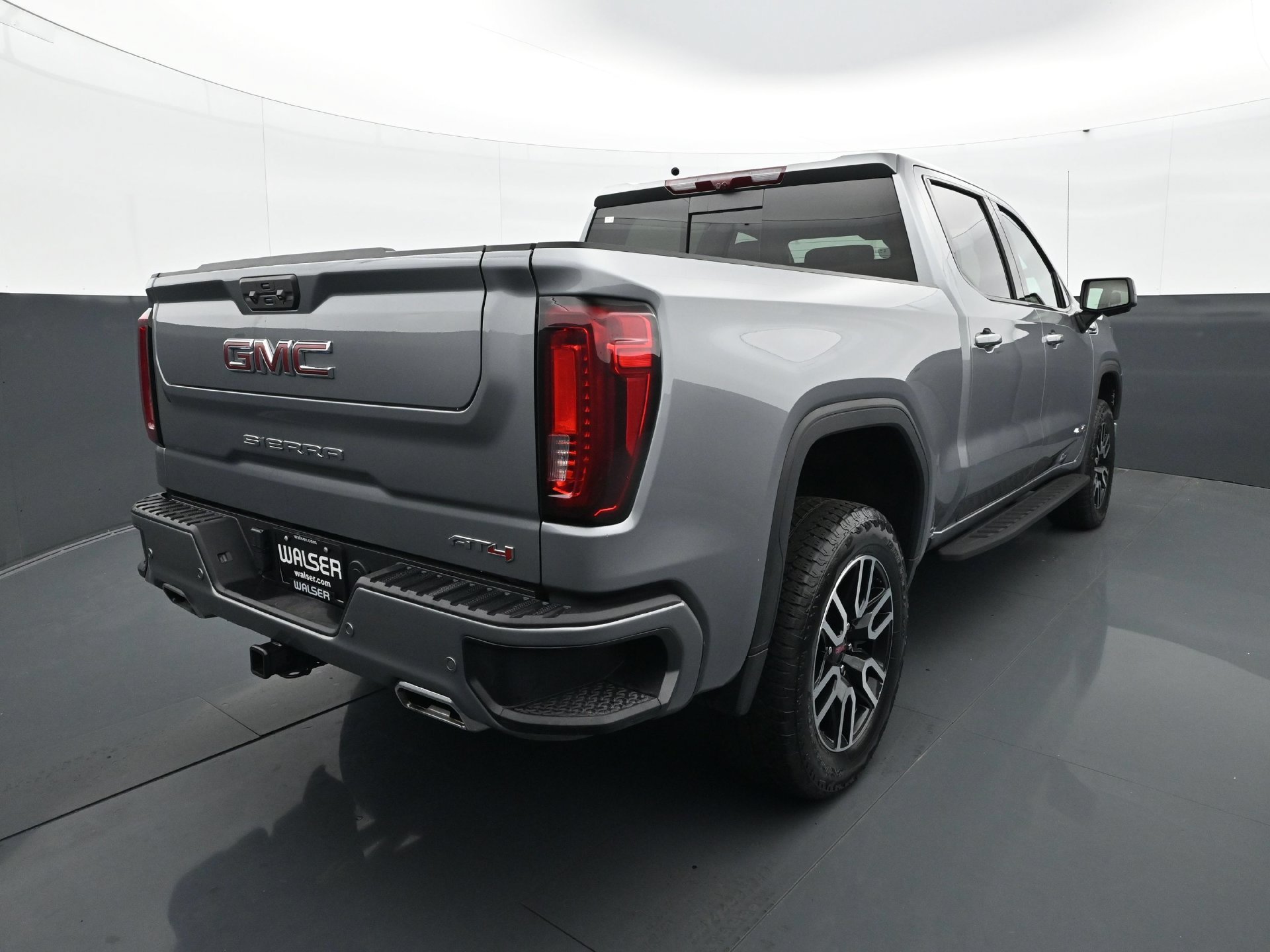 Used 2024 GMC Sierra 1500 AT4 w/ Technology Package AWD/4WD image 6