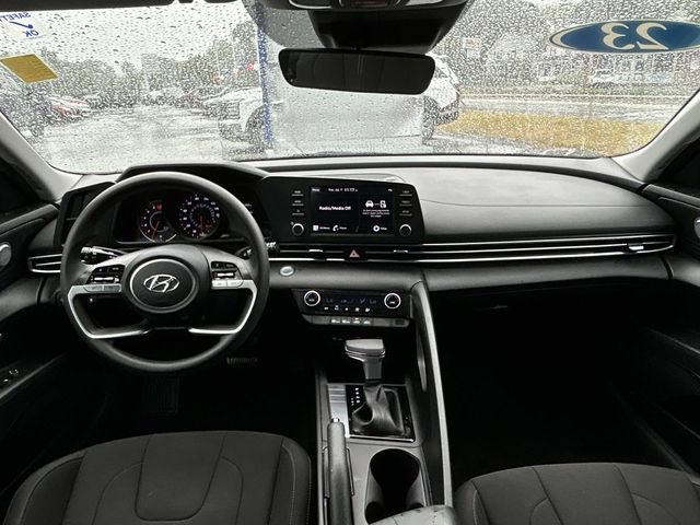 Certified 2023 Hyundai Elantra SEL FWD image 17