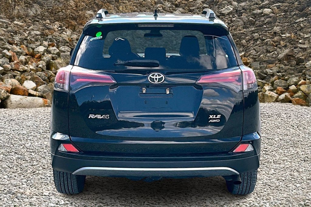 Used 2018 Toyota RAV4 XLE image 4