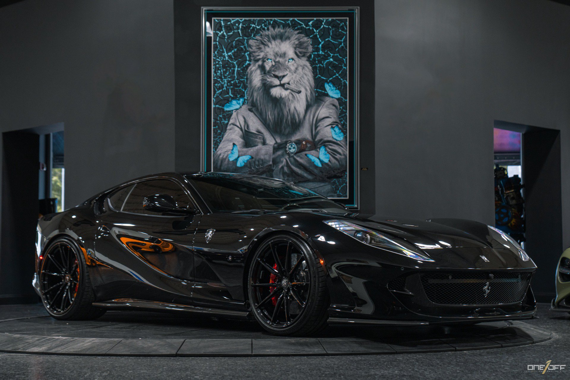 Used 2018 Ferrari 812 Superfast RWD image 5