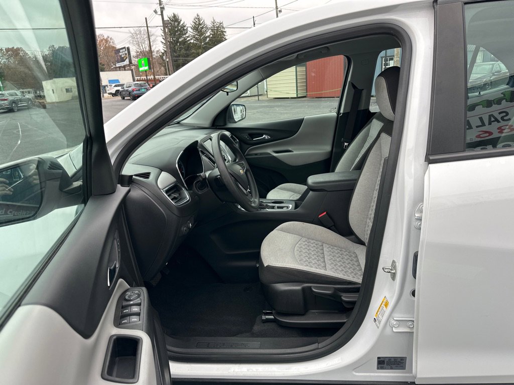 Used 2023 Chevrolet Equinox LS image 9