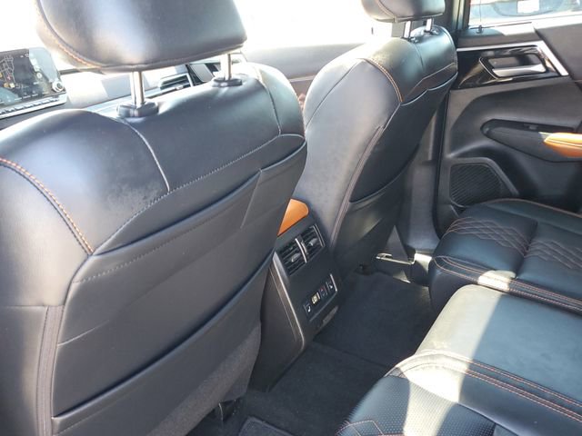 Used 2023 Mitsubishi Outlander SEL AWD/4WD image 14