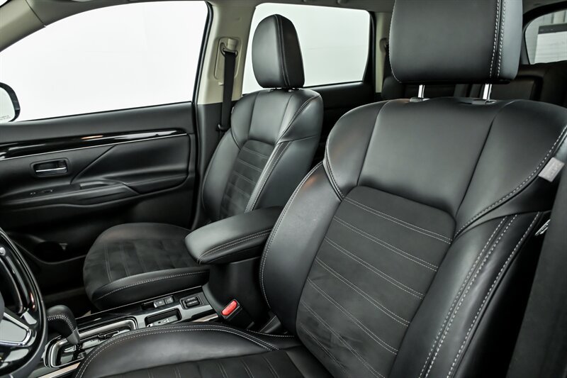 Used 2020 Mitsubishi Outlander SE FWD image 16