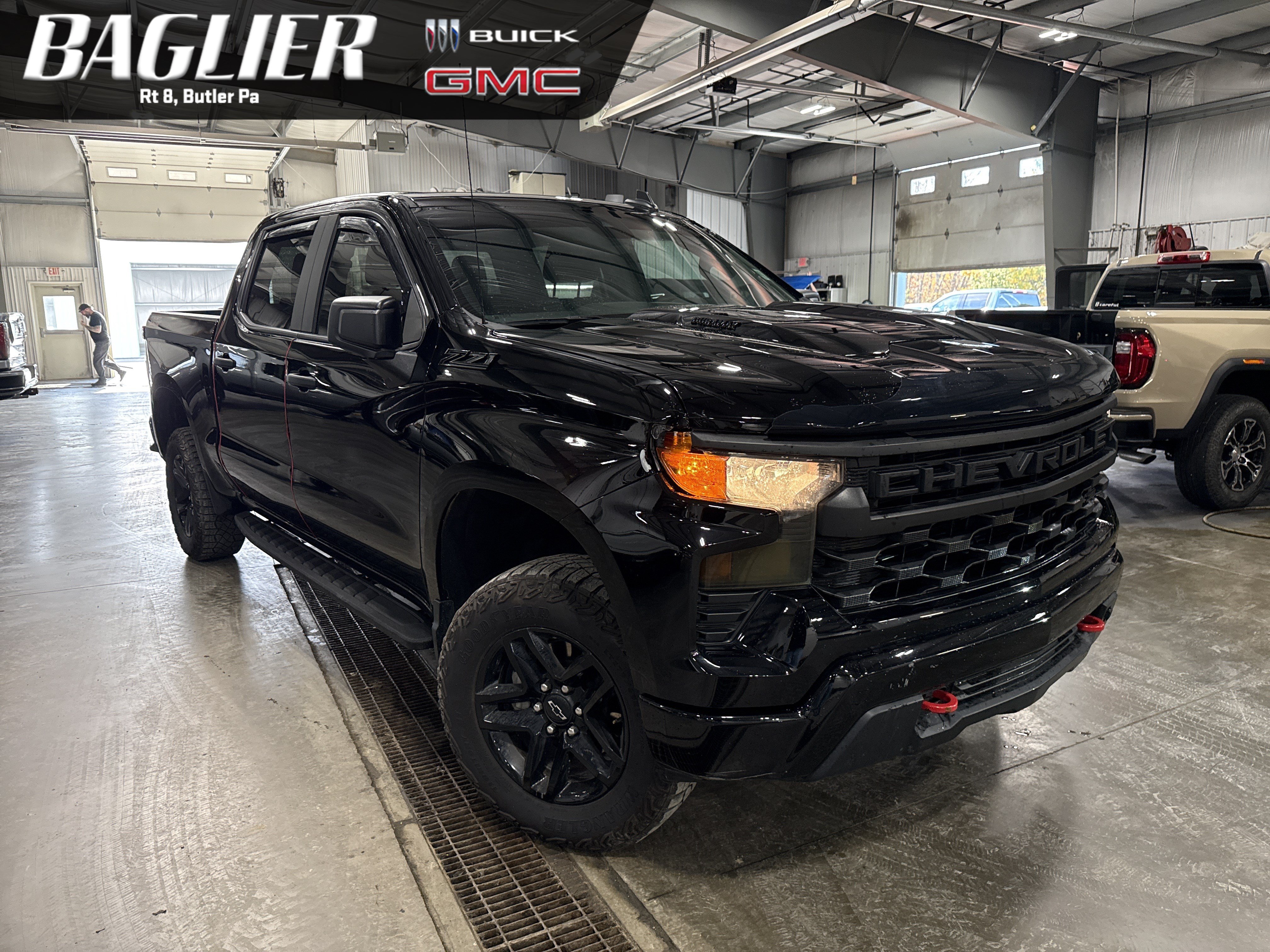 Used 2025 Chevrolet Silverado 1500 Custom Trail Boss w/ LPO, Dark Essentials Package AWD/4WD image 1