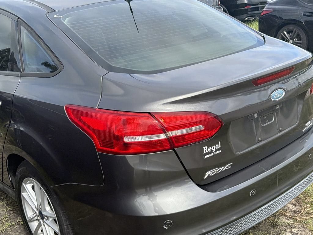 Used 2015 Ford Focus SE w/ Reverse Sensing Package FWD image 8
