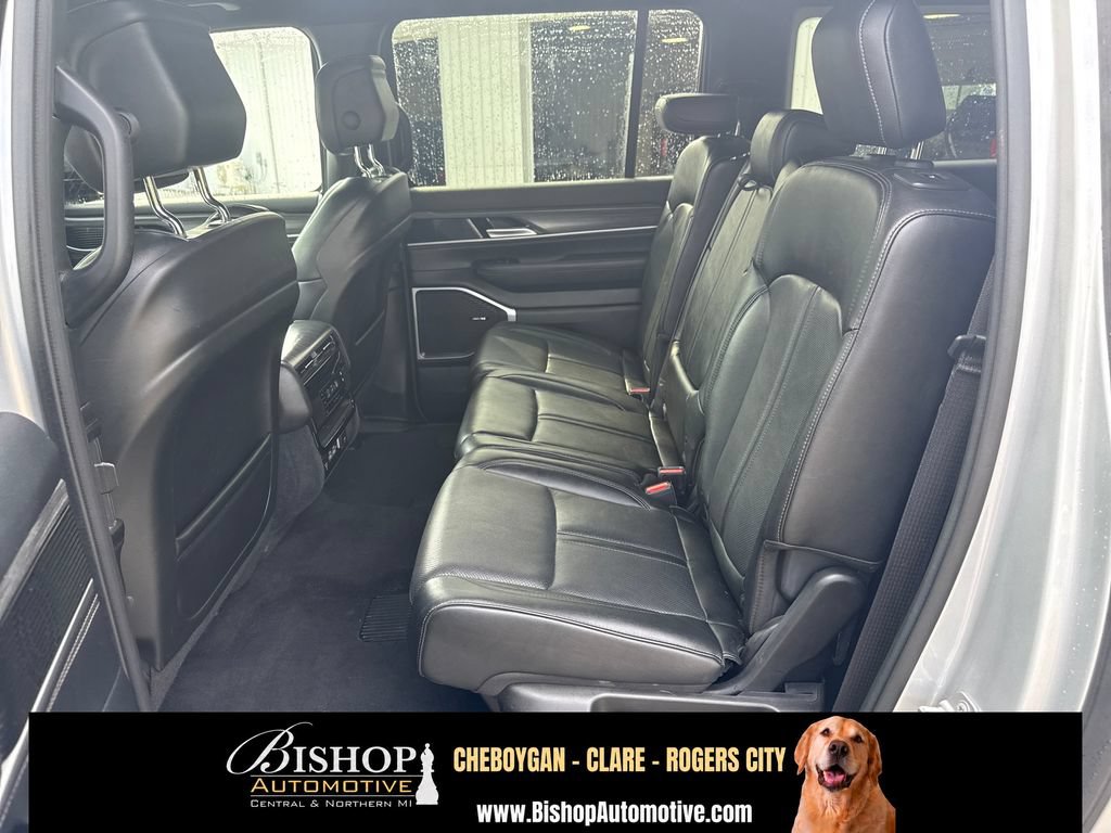 Used 2024 Jeep Wagoneer L Series II w/ Flexible Seating Group AWD/4WD image 17