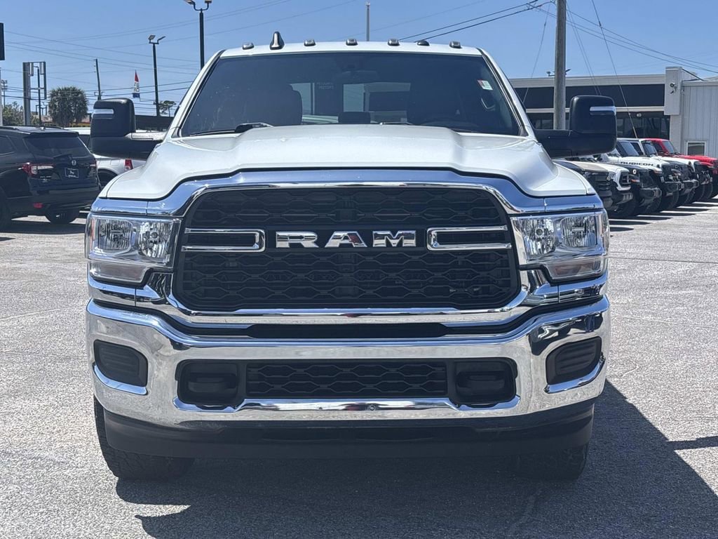 Used 2024 RAM 2500 Tradesman w/ Chrome Appearance Group AWD/4WD image 8