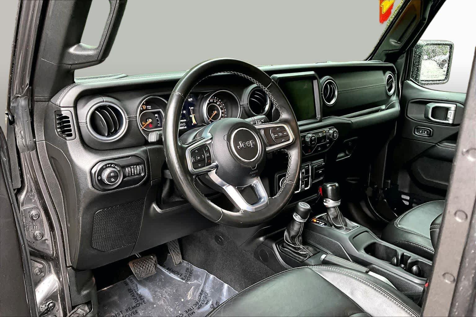 Used 2020 Jeep Gladiator Overland w/ Popular Equipment Package AWD/4WD image 16