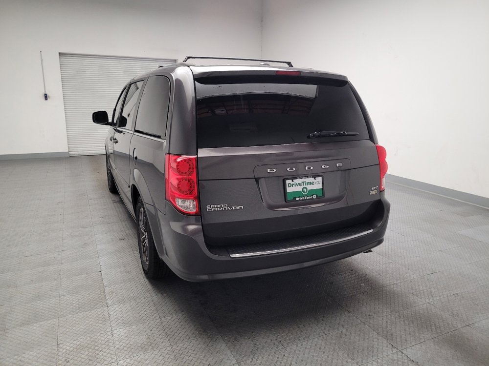 Used 2017 Dodge Grand Caravan SXT FWD image 6