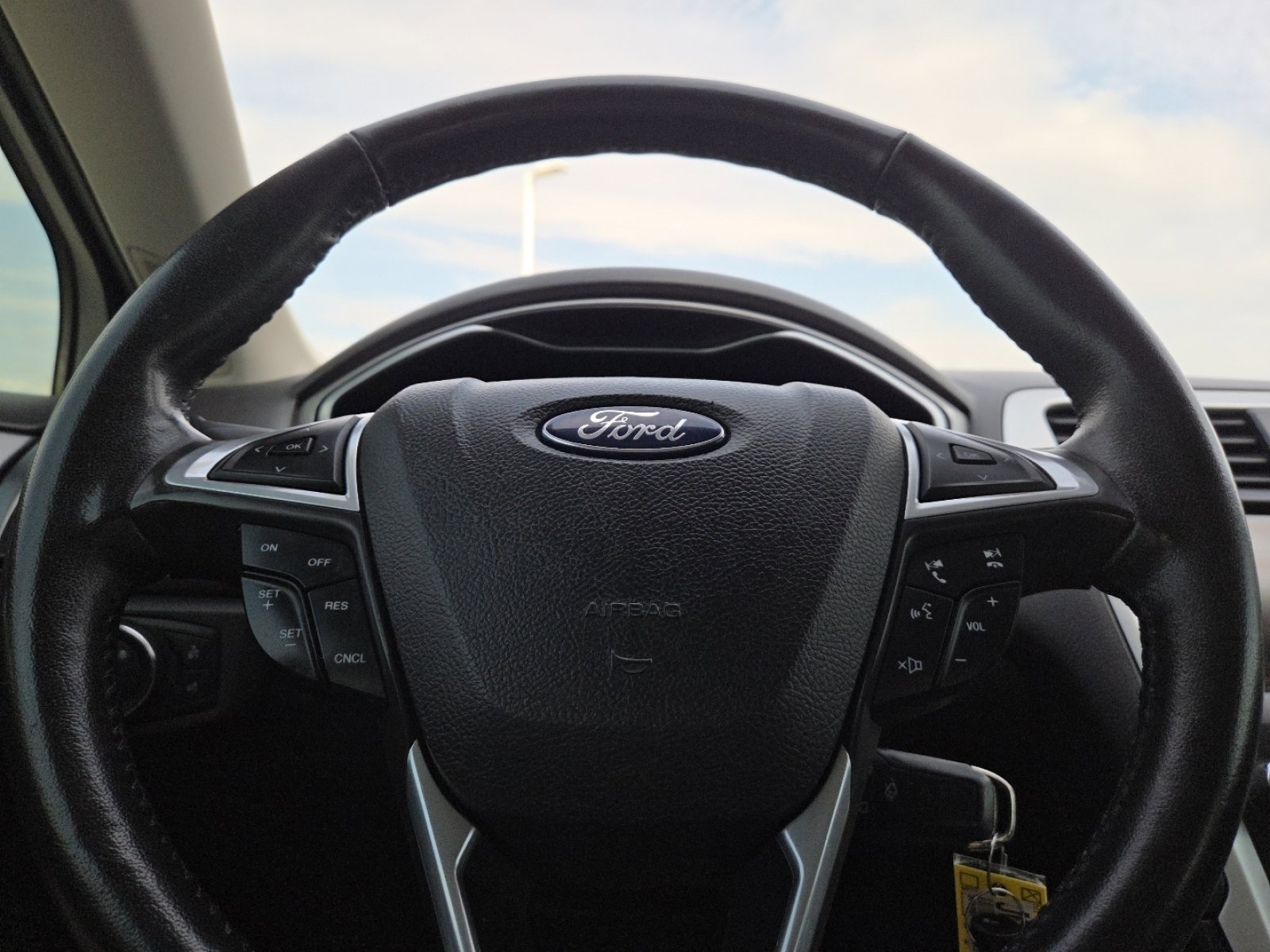 Used 2016 Ford Fusion SE image 24