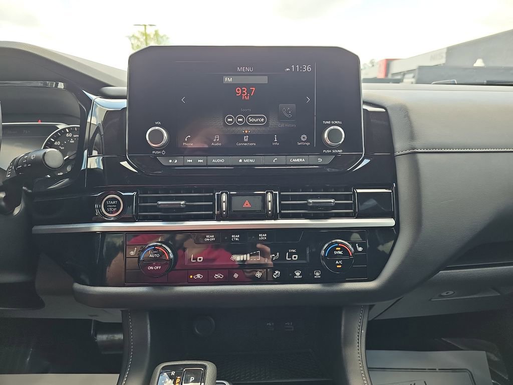 Used 2024 Nissan Pathfinder SV FWD image 25