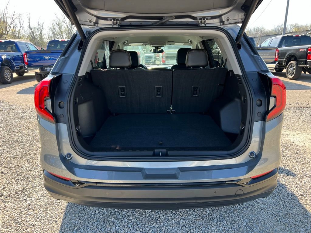 Used 2021 GMC Terrain SLT w/ Elevation Edition image 17