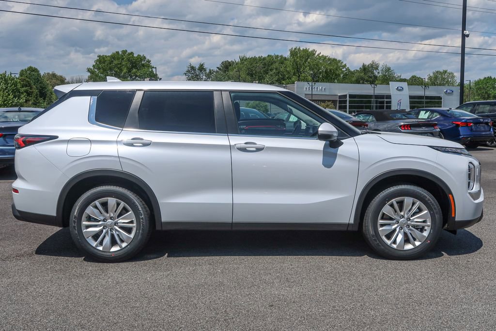 New 2026 Mitsubishi Outlander ES AWD/4WD image 9
