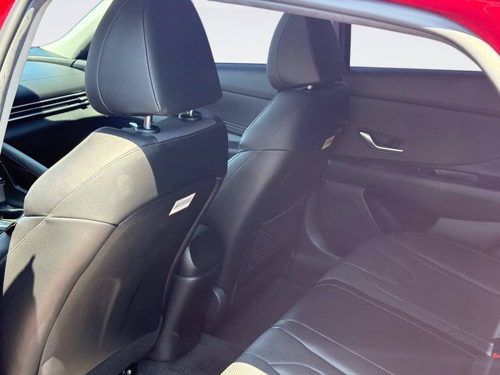 Used 2022 Hyundai Elantra Limited FWD image 16
