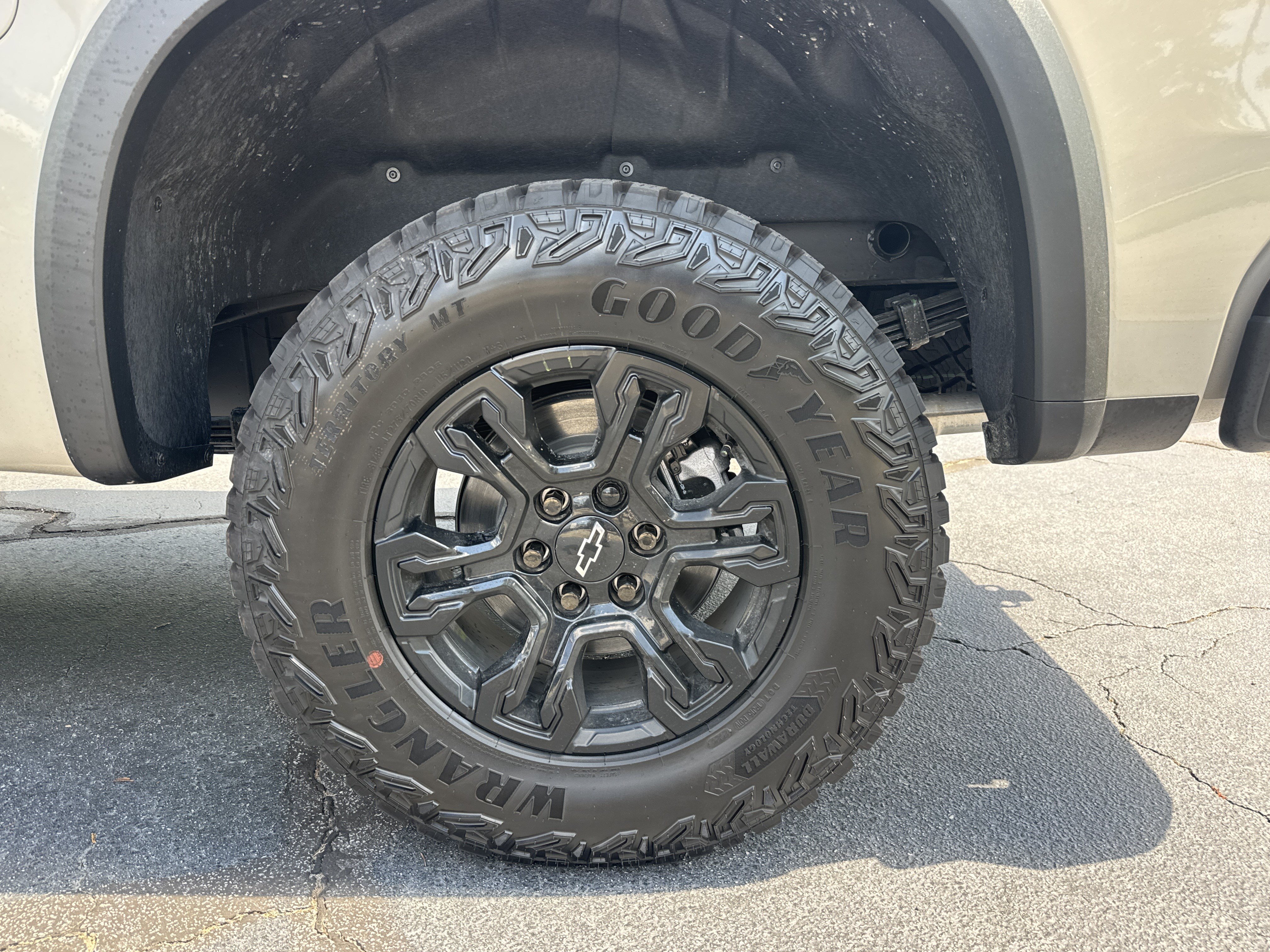 New 2026 Chevrolet Silverado 1500 ZR2 w/ LPO, Dark Essentials Package AWD/4WD image 19