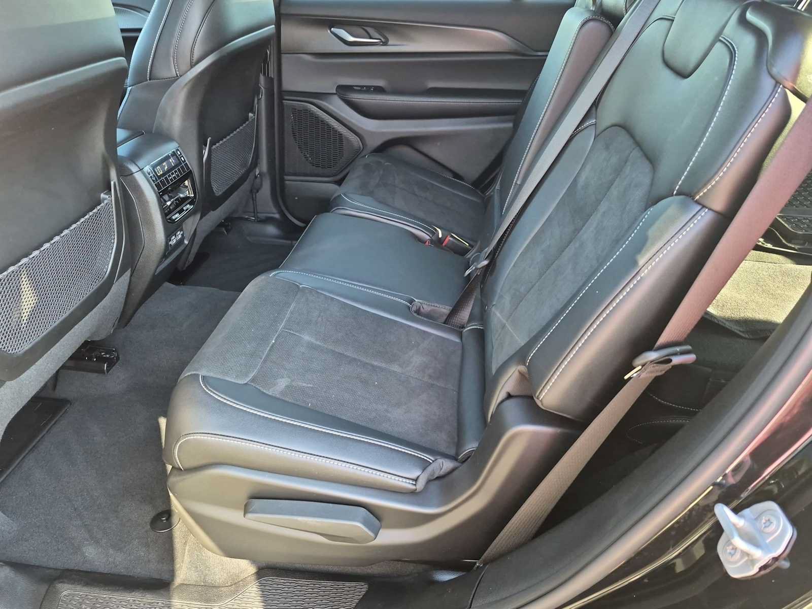 Used 2025 Jeep Grand Cherokee L Altitude AWD/4WD image 21