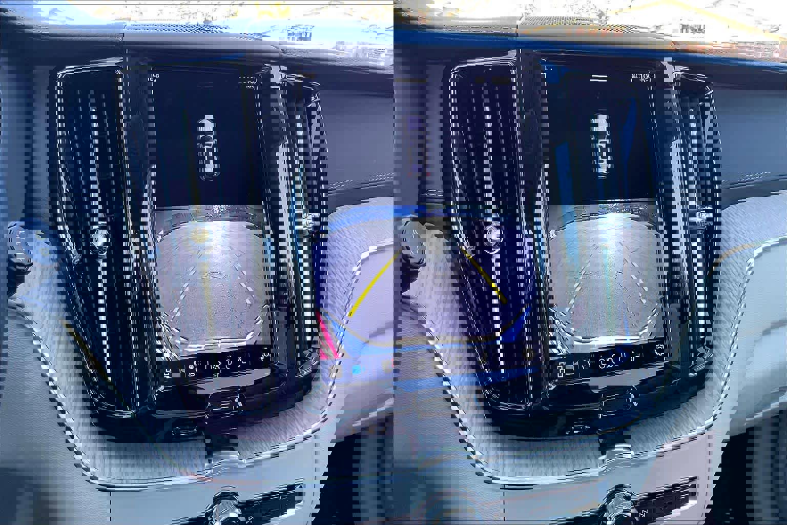 Used 2023 Volvo XC60 T8 Ultimate w/ Climate Package image 24