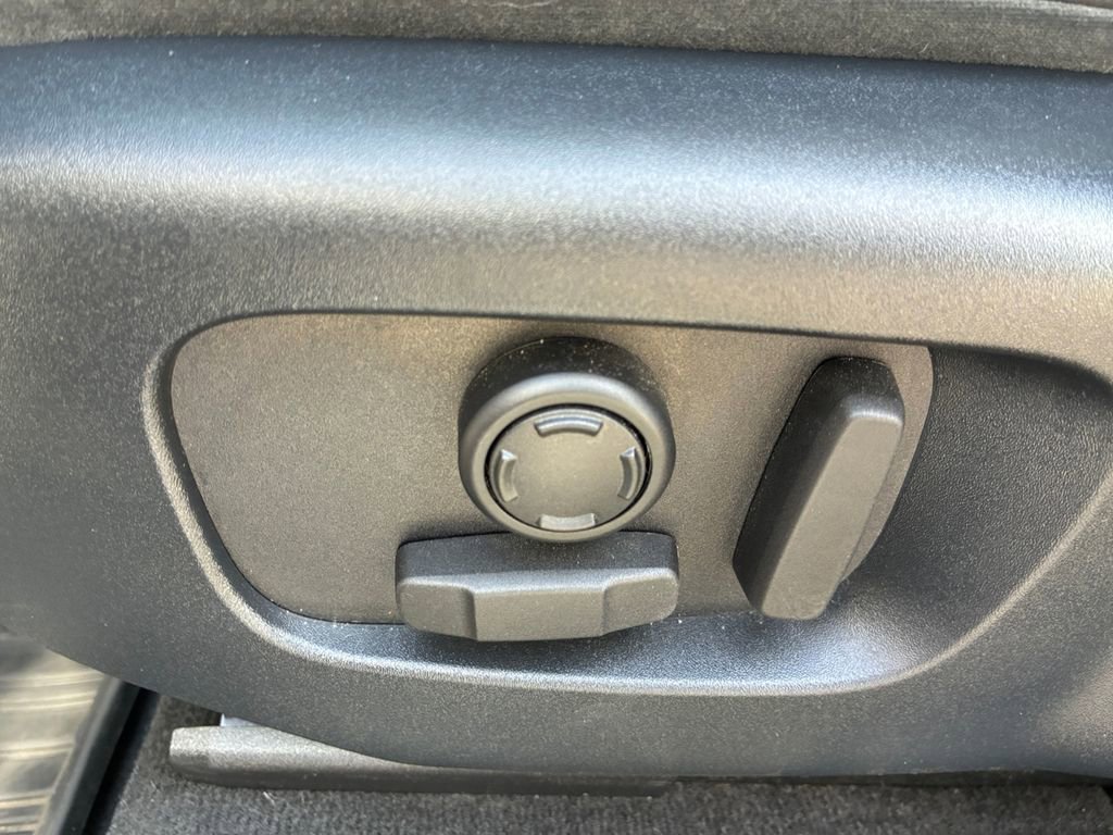 Used 2020 Land Rover Range Rover Velar S image 10