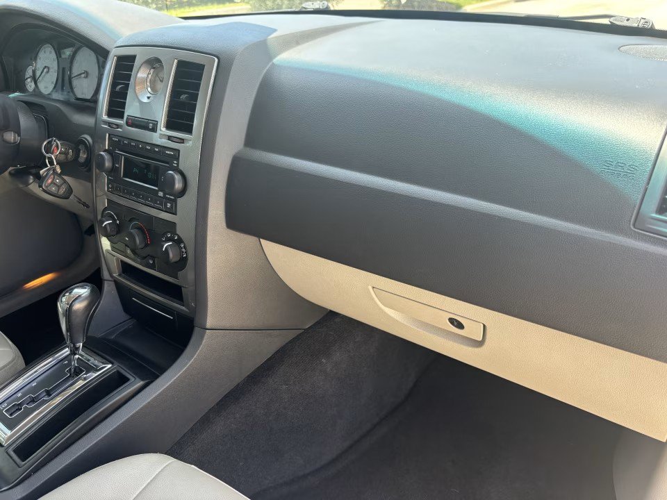 Used 2006 Chrysler 300 Touring RWD image 20