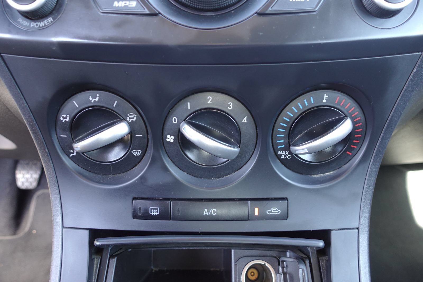 Used 2013 MAZDA MAZDA3 i SV FWD image 21