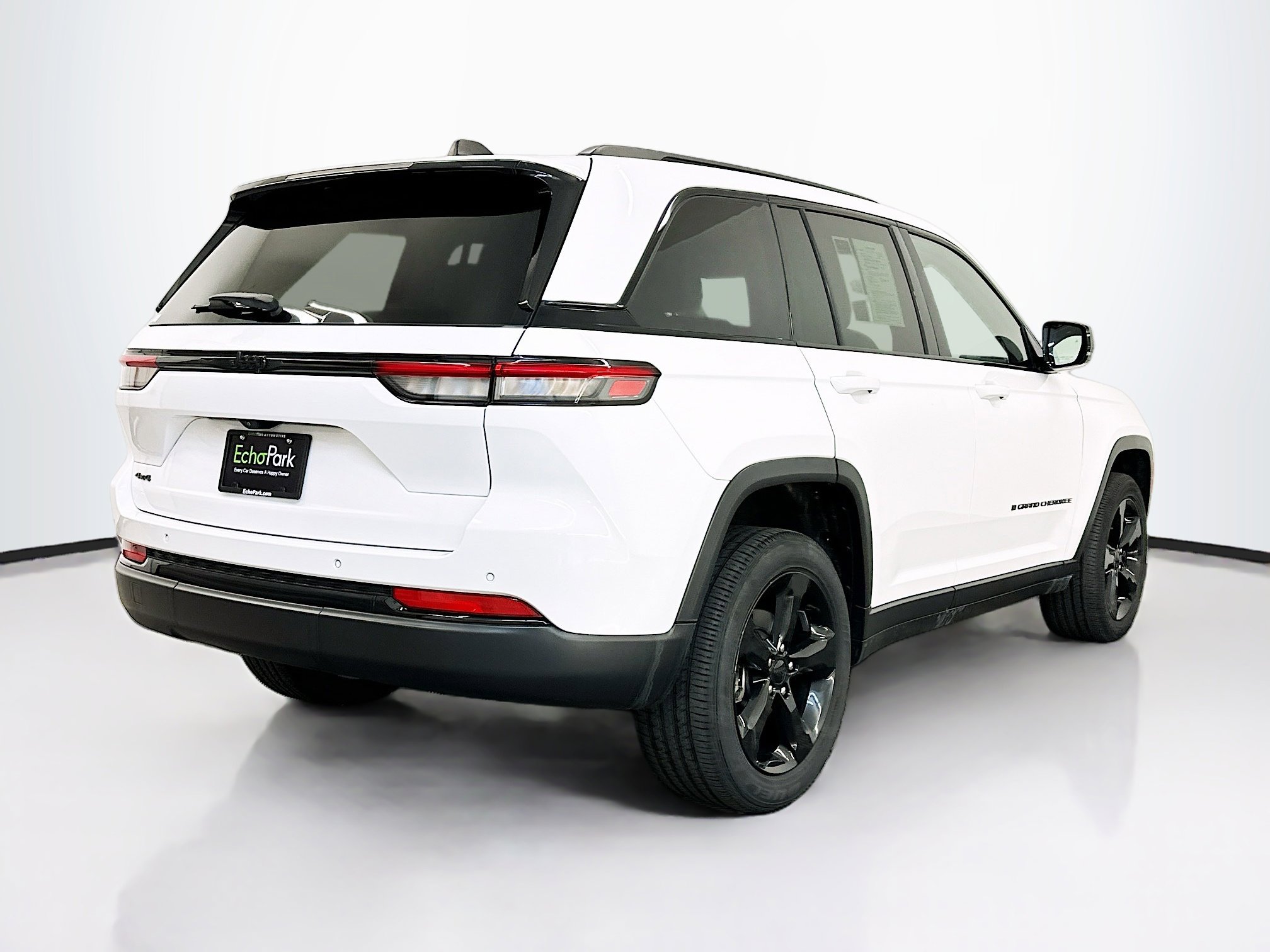 Used 2023 Jeep Grand Cherokee Altitude image 9
